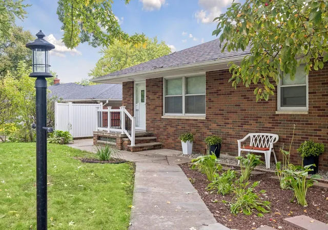 Photo 3 of Single family home for sale at 1814 Mcknight Rd N, Saint Paul, MN 55109 | MLS# 7151439 | Listing updated on 2026-10-23