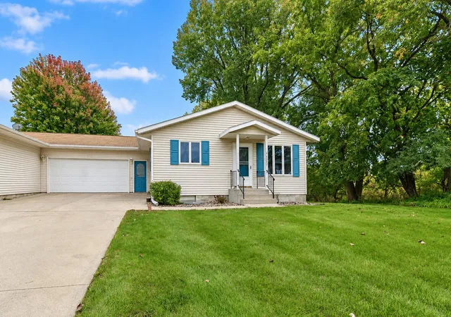 Single family home for sale at 1327 S German St, New Ulm, MN 56073 | MLS# 7151443
