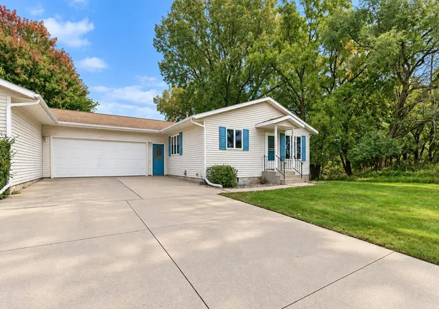 Photo 1 of Single family home for sale at 1327 S German St, New Ulm, MN 56073 | MLS# 7151443 | Listing updated on 2026-09-29