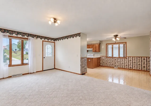 Photo 4 of Single family home for sale at 1327 S German St, New Ulm, MN 56073 | MLS# 7151443 | Listing updated on 2026-09-29