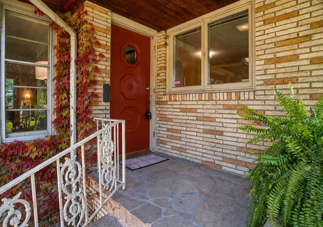 Photo 2 of Single family home for sale at 1843 Colvin Ave, Saint Paul, MN 55116 | MLS# 7151453 | Listing updated on 2026-10-22