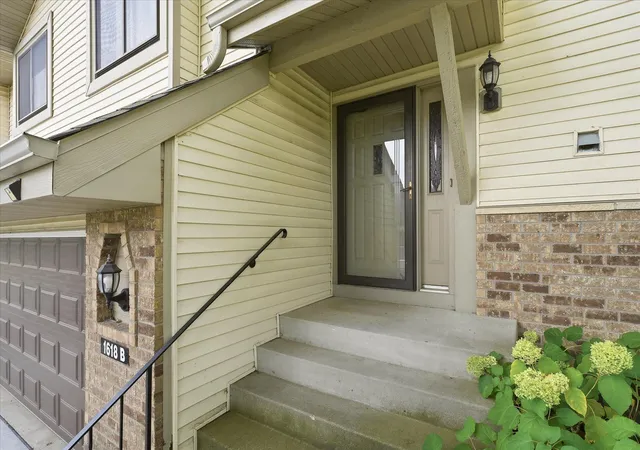 Photo 4 of Single family home for sale at 1618 Clemson Dr #B, Saint Paul, MN 55122 | MLS# 7151454 | Listing updated on 2026-10-20