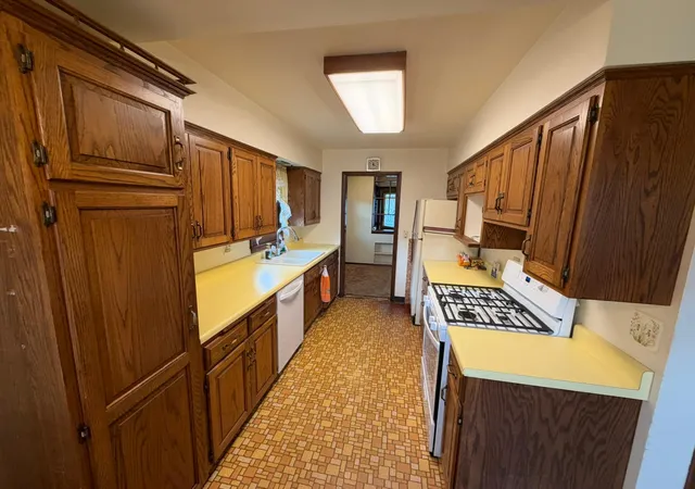 Photo 4 of Single family home for sale at 124 Gibraltar Rd, Minneapolis, MN 55421 | MLS# 7151456 | Listing updated on 2026-09-29