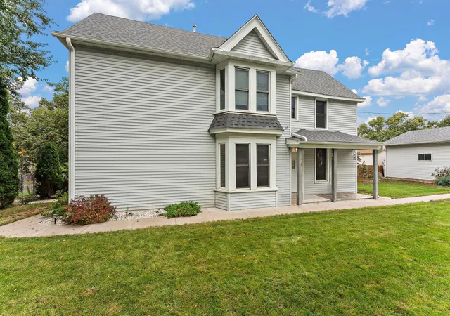 Photo 1 of Single family home for sale at 601 Sims Ave, Saint Paul, MN 55130 | MLS# 7151461 | Listing updated on 2026-10-08