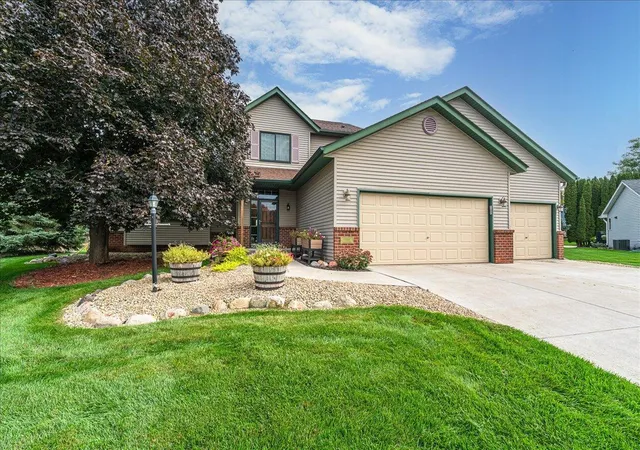 Photo 1 of Single family home for sale at 18580 Explorer Ct, Farmington, MN 55024 | MLS# 7151469 | Listing updated on 2026-10-02