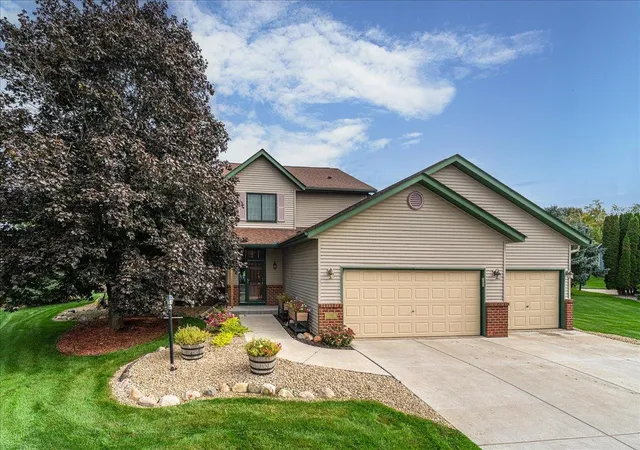 Photo 2 of Single family home for sale at 18580 Explorer Ct, Farmington, MN 55024 | MLS# 7151469 | Listing updated on 2026-10-02