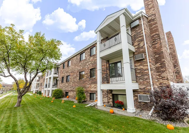 Photo 4 of Condo for sale at 341 Prairiewood Cir S #207, Fargo, ND 58103 | MLS# 7151486 | Listing updated on 2026-10-24