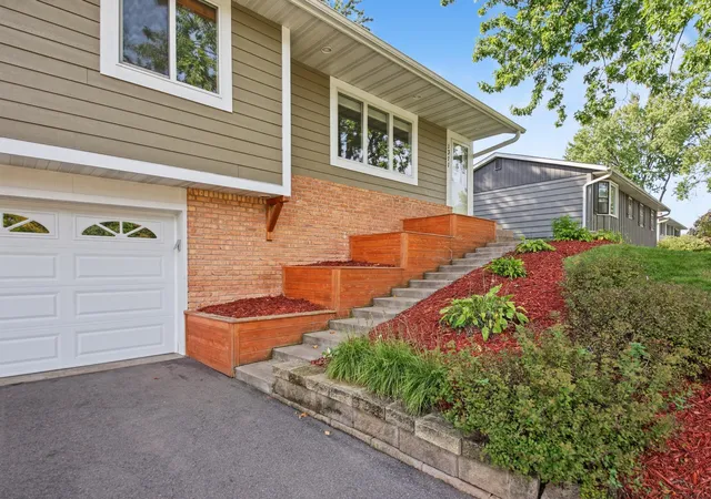 Photo 3 of Single family home for sale at 1311 20th Street W, Hastings, MN 55033 | MLS# 7151496 | Listing updated on 2026-10-09
