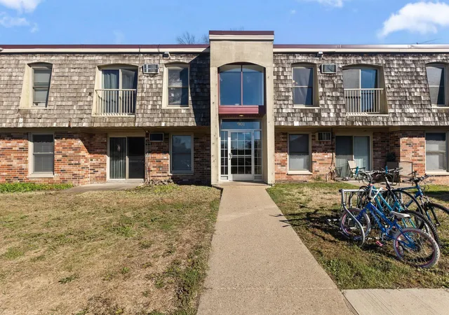 Photo 1 of Condo for sale at 901 11th Avenue S #5, Hopkins, MN 55343 | MLS# 7151501 | Listing updated on 2026-10-02