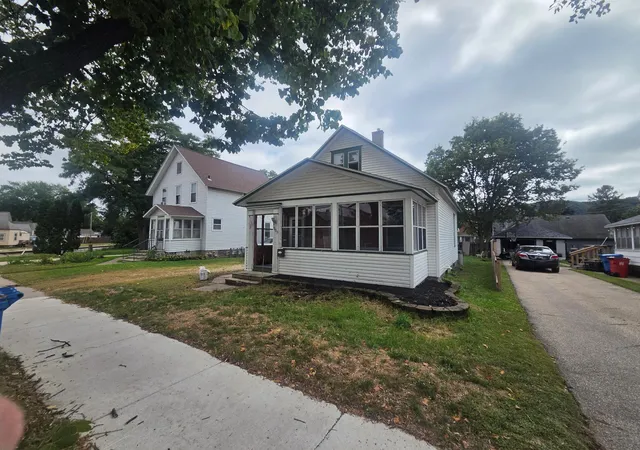 Photo 1 of Sale Pending at 1005 W Broadway St, Winona, MN 55987 | MLS# 7151503 | Listing updated on 2026-10-02