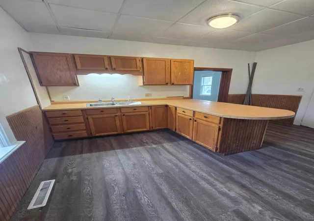 Photo 3 of Sale Pending at 1005 W Broadway St, Winona, MN 55987 | MLS# 7151503 | Listing updated on 2026-10-02