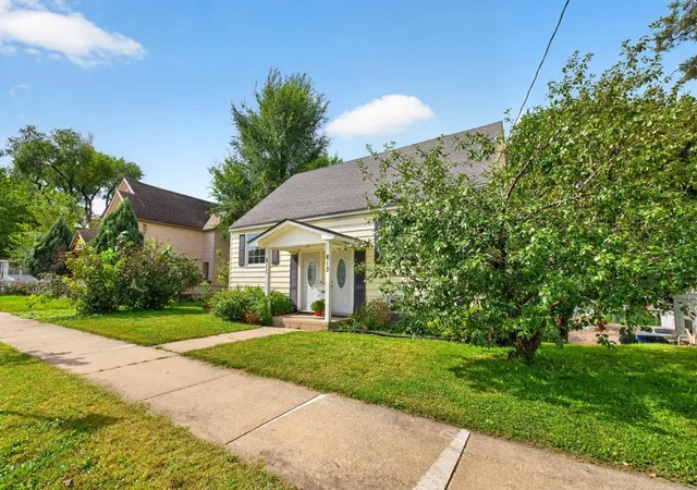 Photo 3 of Multi family home for sale at 813 4th Avenue Nw, Rochester, MN 55901 | MLS# 7151504 | Listing updated on 2026-10-02