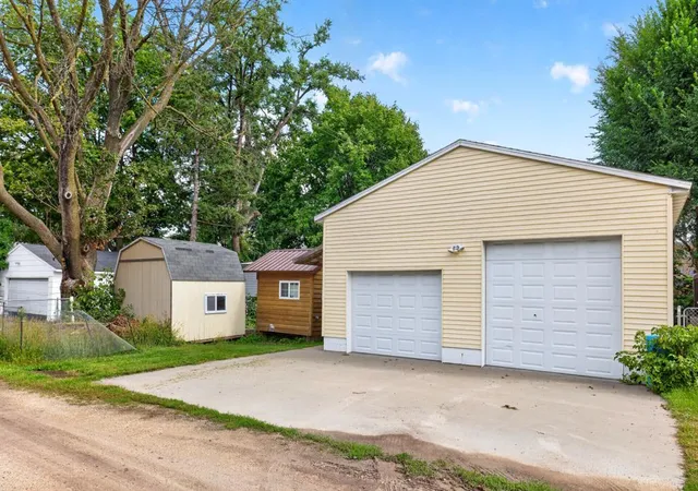 Photo 3 of House for sale at 813 4th Avenue NW, Rochester, MN 55901 | MLS# 7151504 | Listing updated on 2026-10-02