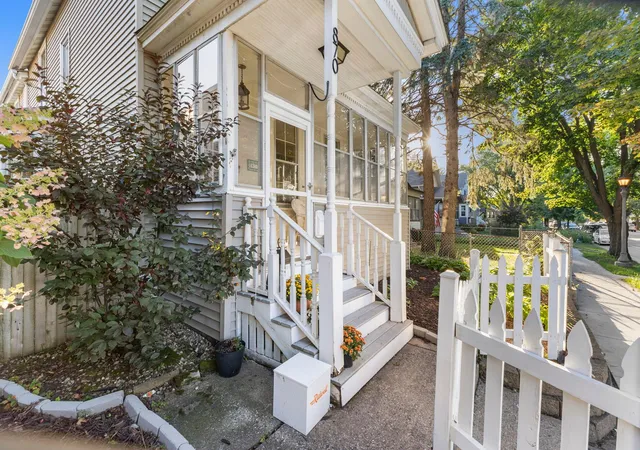 Photo 2 of Single family home for sale at 870 Randolph Ave, Saint Paul, MN 55102 | MLS# 7151527 | Listing updated on 2026-10-05