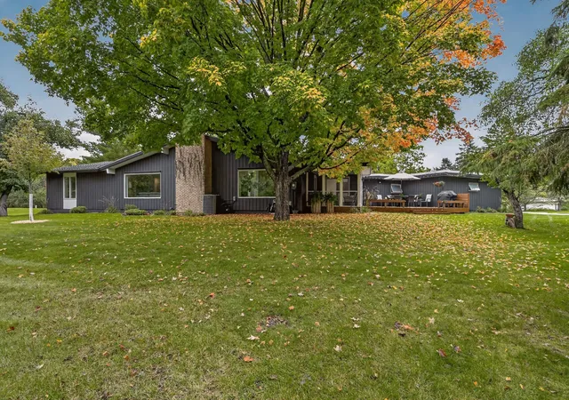 Photo 4 of Single family home for sale at 2221 Hillside Ln SW, Rochester, MN 55902 | MLS# 7151536 | Listing updated on 2026-10-04