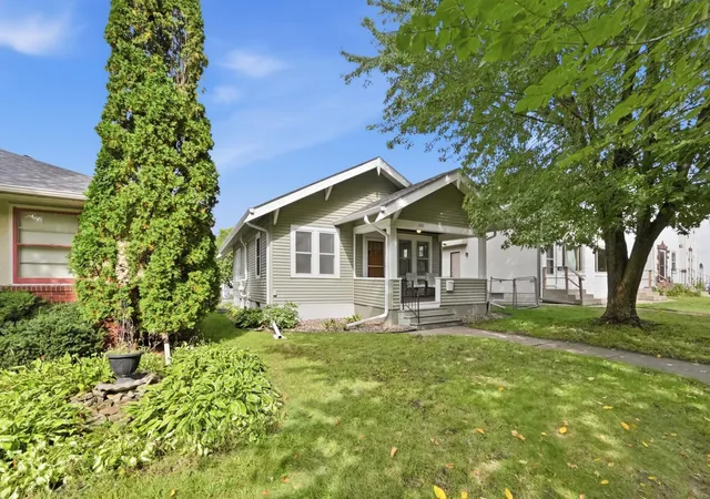 Photo 3 of Single family home for sale at 2089 Randolph Ave, Saint Paul, MN 55105 | MLS# 7151541 | Listing updated on 2026-09-30