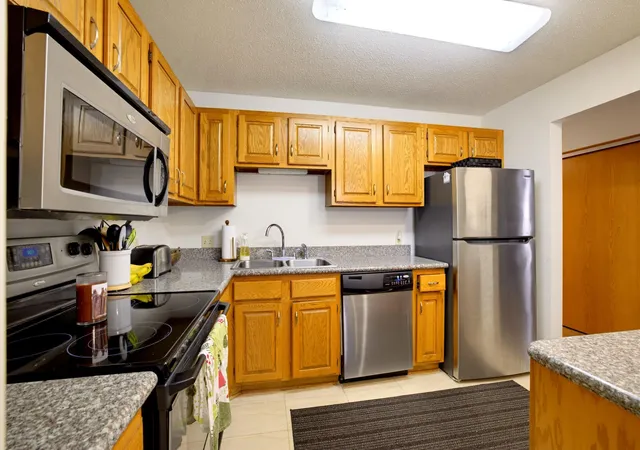 Listing Photo 5 - Condo for sale in building located at 7200 Cahill Rd, Edina, MN 55439 - Unit #106