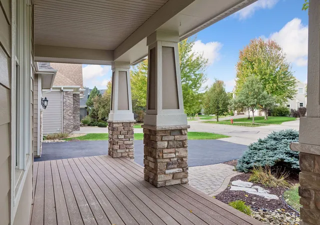 Photo 4 of Single family home for sale at 1711 Deephaven Dr, Saint Paul, MN 55129 | MLS# 7151544 | Listing updated on 2026-10-21