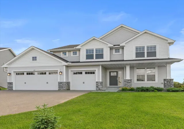 Photo 3 of Single family home for sale at 819 Spancil Hl View, Saint Paul, MN 55129 | MLS# 7151567 | Listing updated on 2026-10-20