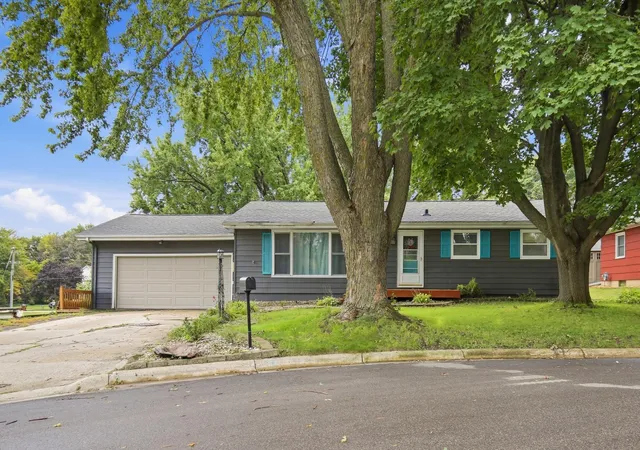 Photo 2 of Single family home for sale at 1410 Levison St, Albert Lea, MN 56007 | MLS# 7151568 | Listing updated on 2026-09-29
