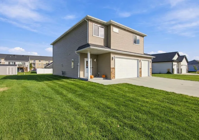 Photo 1 of Single family home for sale at 3556 17th Street S, Moorhead, MN 56560 | MLS# 7151571 | Listing updated on 2026-10-09