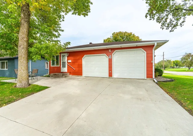 Photo 4 of Single family home for sale at 1320 S Mabelle Ave, Fergus Falls, MN 56537 | MLS# 7151582 | Listing updated on 2026-10-09