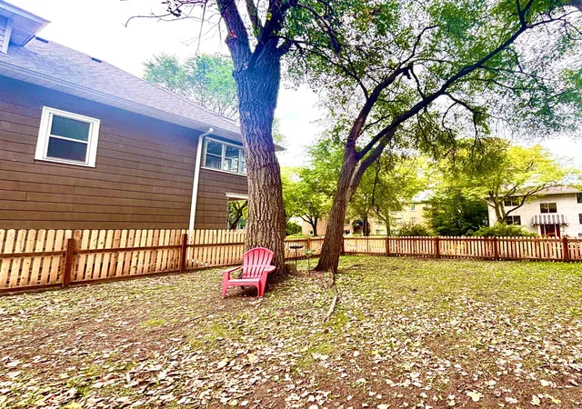 Listing Photo 4 - Condo for sale in building located at 110 Saint Albans St N, St. Paul, MN 55104 - Unit #3