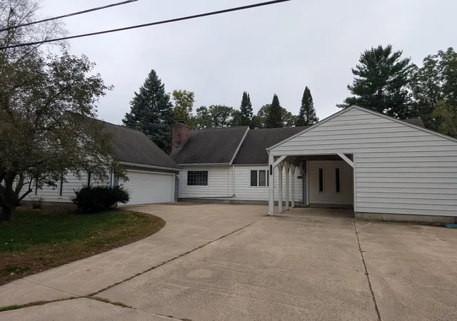 Single family home for sale at 1639 Massee St, Albert Lea, MN 56007 | MLS# 7151608