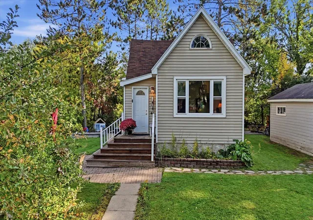 Photo 1 of Single family home for sale at 106 Hartley St, Coleraine, MN 55722 | MLS# 7151614 | Listing updated on 2026-10-05