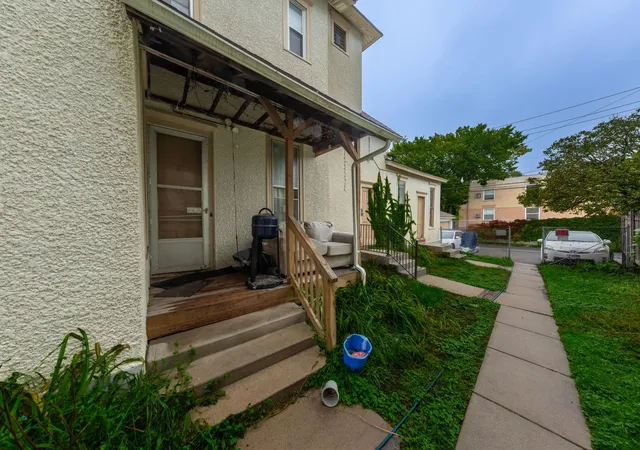 Listing Photo 5 - Condo for sale in building located at 2015 2nd Ave S, Minneapolis, MN 55404