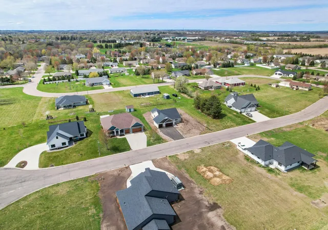 Photo 4 of Single family home for sale at 741 St James Cir, Litchfield, MN 55355 | MLS# 7151638 | Listing updated on 2026-10-19