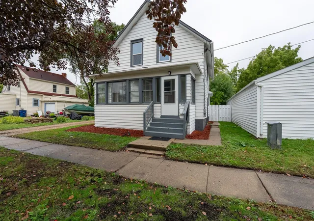Photo 1 of Single family home for sale at 415 3rd Avenue S, Moorhead, MN 56560 | MLS# 7151647 | Listing updated on 2026-09-29
