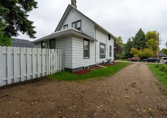 Photo 4 of Single family home for sale at 415 3rd Avenue S, Moorhead, MN 56560 | MLS# 7151647 | Listing updated on 2026-09-29
