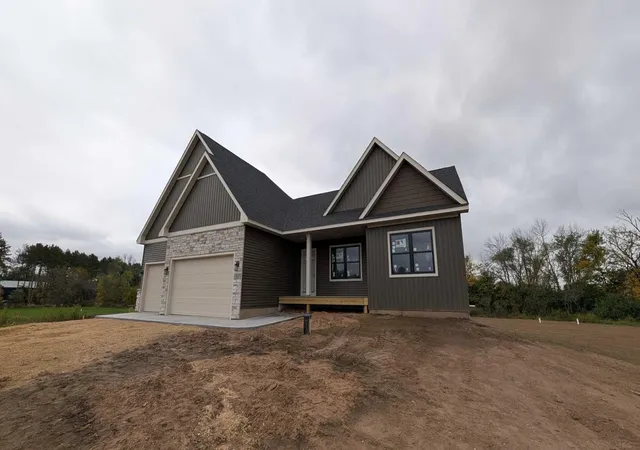Photo 2 of Single family home for sale at 997 152nd Avenue, New Richmond, WI 54017 | MLS# 7151651 | Listing updated on 2026-10-12