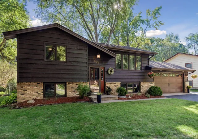 Photo 2 of Single family home for sale at 8485 Red Oak Dr, Saint Paul, MN 55112 | MLS# 7151704 | Listing updated on 2026-09-29