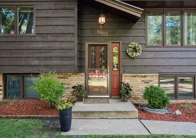 Photo 3 of Single family home for sale at 8485 Red Oak Dr, Saint Paul, MN 55112 | MLS# 7151704 | Listing updated on 2026-09-29