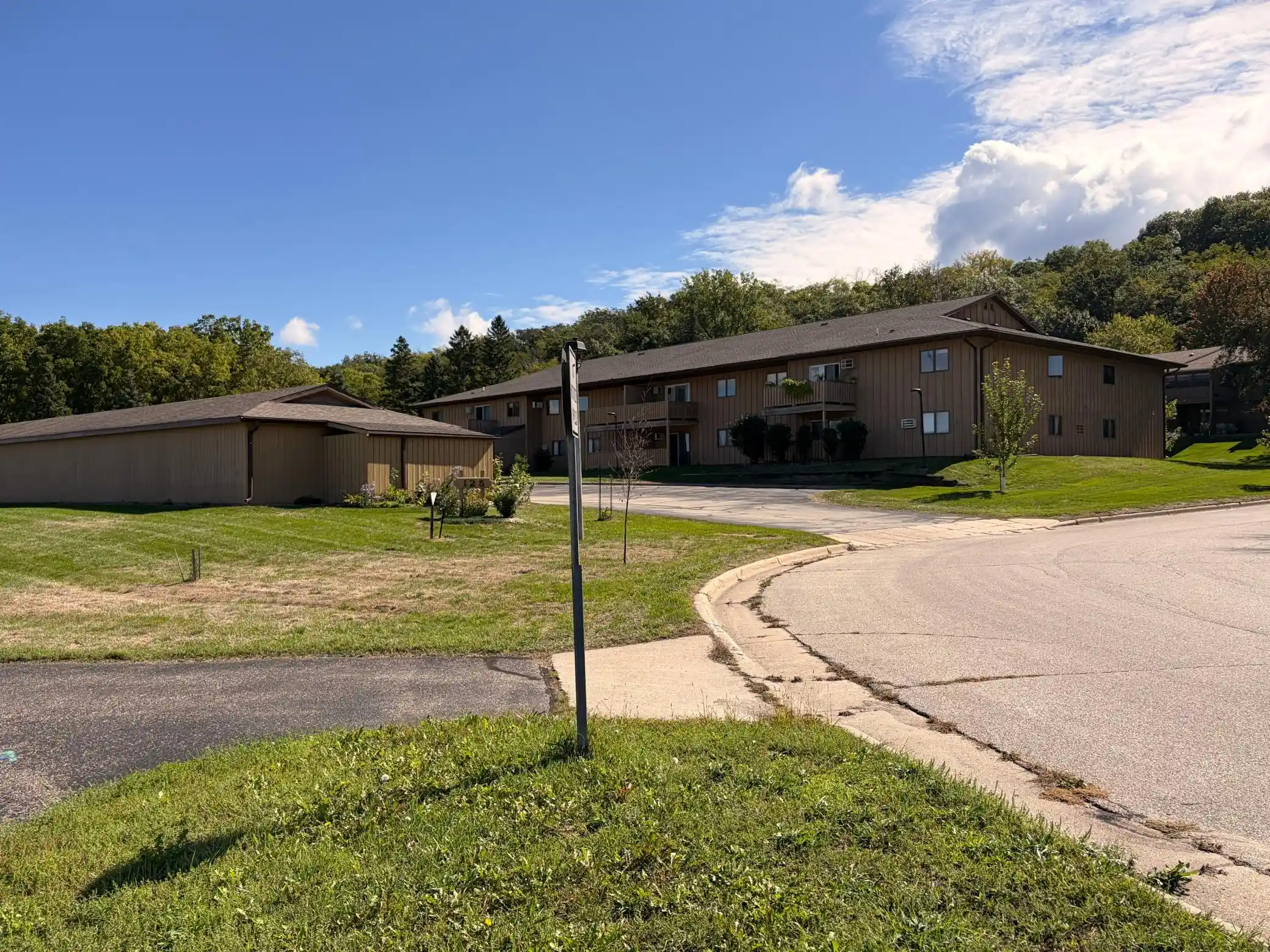 Listing Photo 2 - Condo for sale in 125 Kingswood Dr located at 125 Kingswood Dr, Red Wing, MN 55066 - Unit #1G
