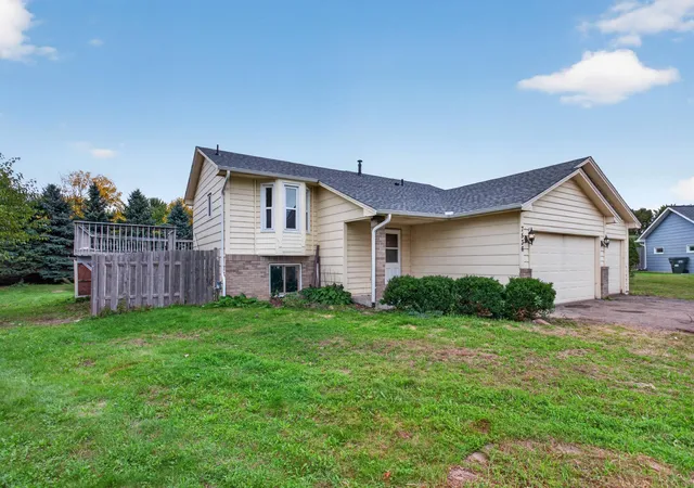 Photo 1 of Single family home for sale at 7536 165th Street W, Lakeville, MN 55044 | MLS# 7151722 | Listing updated on 2026-10-15