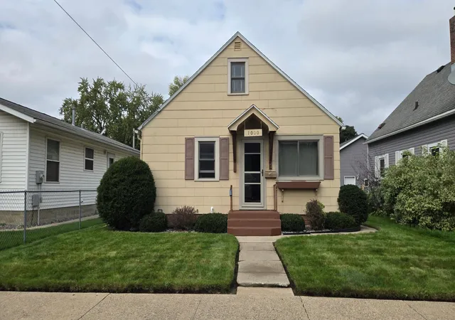 Photo 2 of Single family home for sale at 1000 12th Avenue Sw, Austin, MN 55912 | MLS# 7151727 | Listing updated on 2026-10-02