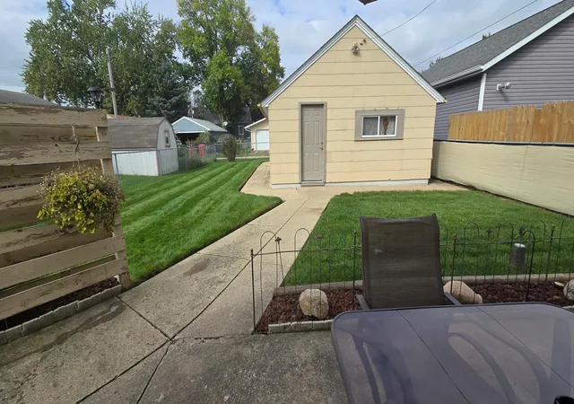 Photo 3 of Single family home for sale at 1000 12th Avenue SW, Austin, MN 55912 | MLS# 7151727 | Listing updated on 2026-10-02