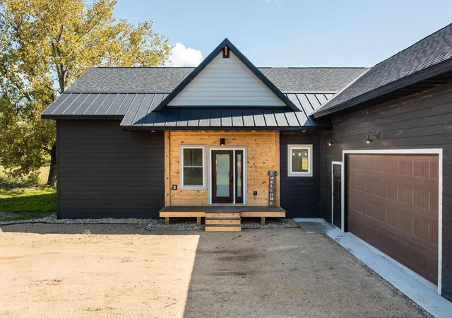 Photo 1 of Single family home for sale at 1001 Moore St, Starbuck, MN 56381 | MLS# 7151731 | Listing updated on 2026-09-30
