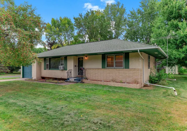 Photo 1 of Single family home for sale at 330 10th Avenue Sw, Cambridge, MN 55008 | MLS# 7151736 | Listing updated on 2026-10-09