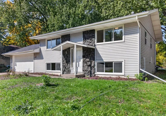 Photo 2 of Single family home for sale at 568 Riviera Dr, Saint Paul, MN 55112 | MLS# 7151755 | Listing updated on 2026-10-23