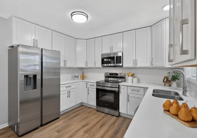 Photo 3 of Single family home for sale at 568 Riviera Dr, Saint Paul, MN 55112 | MLS# 7151755 | Listing updated on 2026-10-23