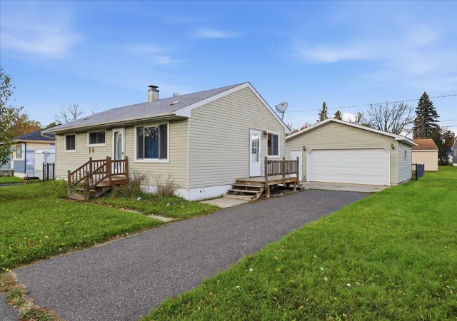 Photo 2 of Single family home for sale at 203 Dorchester Dr, Hoyt Lakes, MN 55750 | MLS# 7151760 | Listing updated on 2026-10-08
