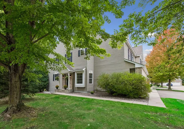 Photo 2 of Single family home for sale at 9370 Rath Pl, Eden Prairie, MN 55347 | MLS# 7151770 | Listing updated on 2026-10-06