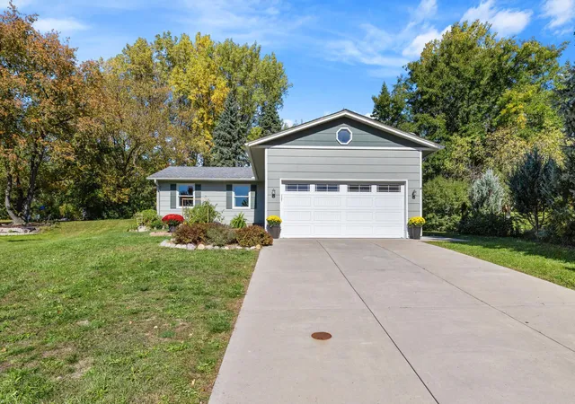 Photo 3 of Single family home for sale at 4801 Shevlin Ct, Saint Paul, MN 55122 | MLS# 7151776 | Listing updated on 2026-10-09