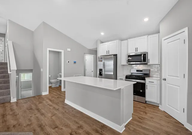 Photo 4 of Single family home for sale at 17528 Dunkirk Way, Lakeville, MN 55044 | MLS# 7151805 | Listing updated on 2026-10-16