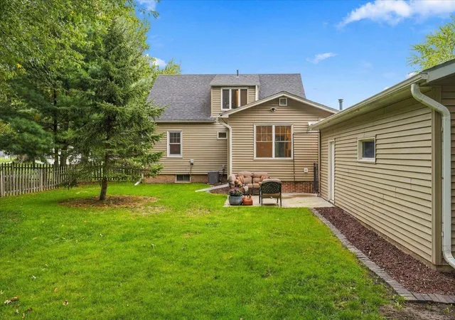 Photo 2 of Single family home for sale at 257 S Chestnut St, Ellsworth, WI 54011 | MLS# 7151814 | Listing updated on 2026-10-02
