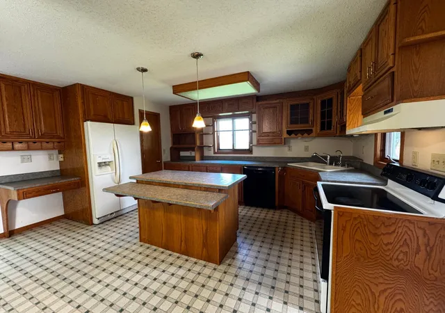Photo 2 of Single family home for sale at 1567 County Rd 7, Balaton, MN 56115 | MLS# 7151815 | Listing updated on 2026-10-07